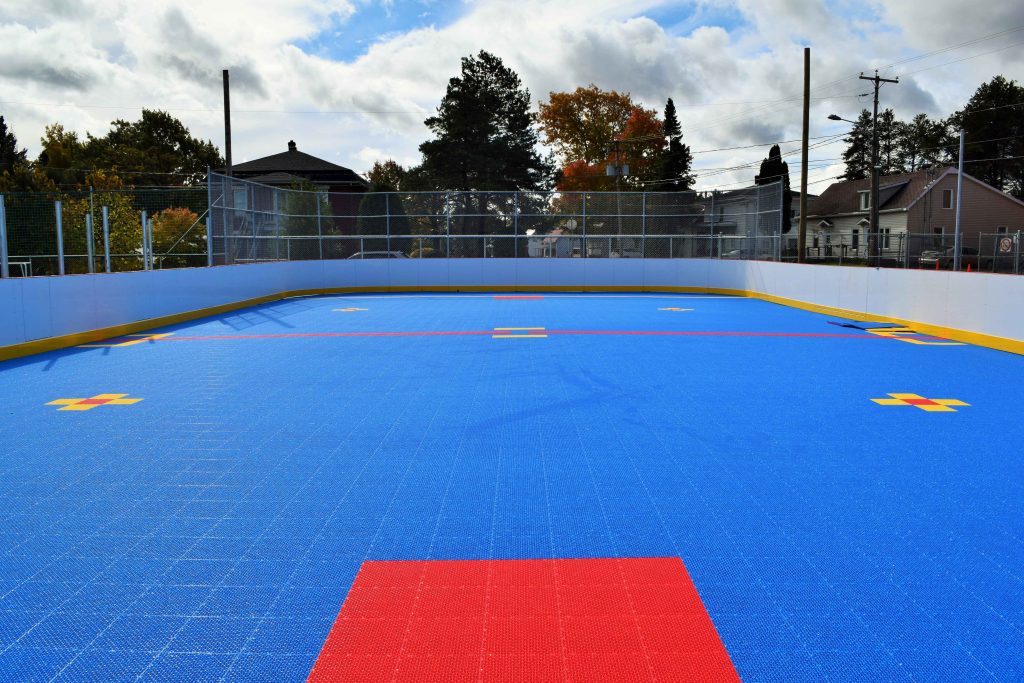 Terrain de dek hochey au Parc-école